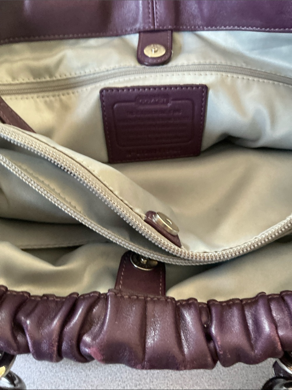 Genuine leather authentic Coach bag. In pre owned condition - Picture 6 of 9